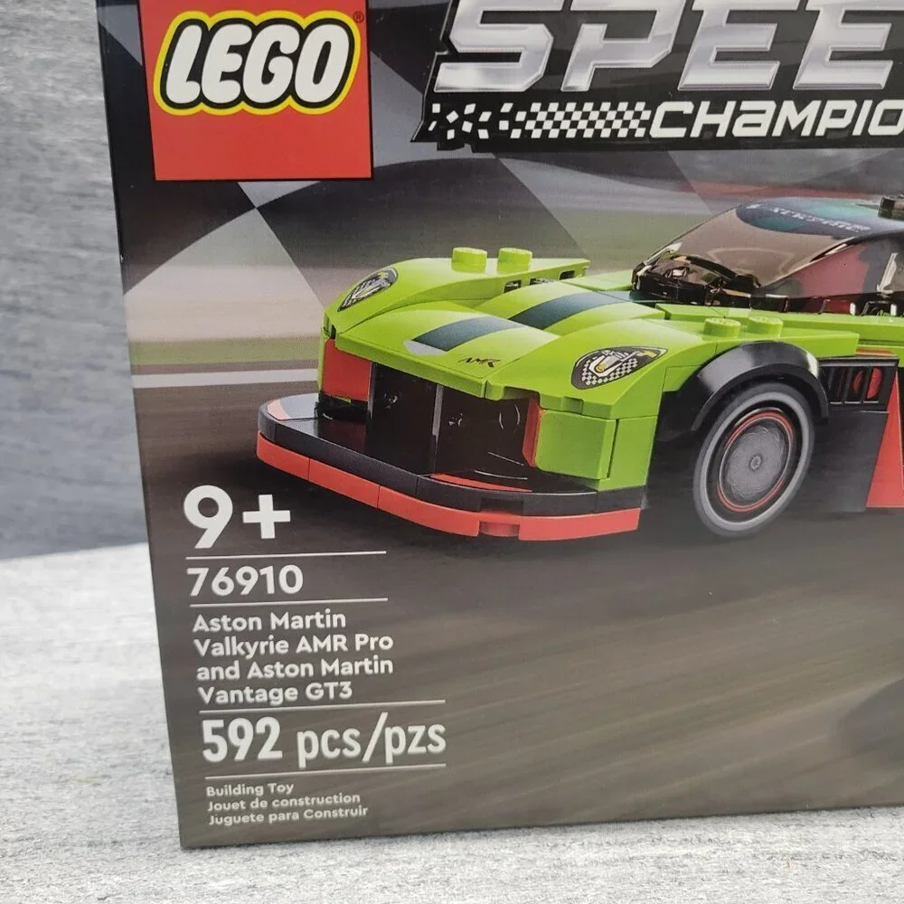 Lego Aston Martin Valkyrie AMR Pro and Aston Martin Vantage GT3 76910